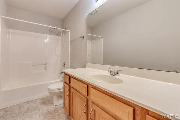 $2,300 | 408 Arbor Spring Drive, Ballwin, MO 63021