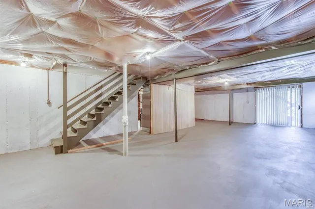 $2,300 | 408 Arbor Spring Drive, Ballwin, MO 63021