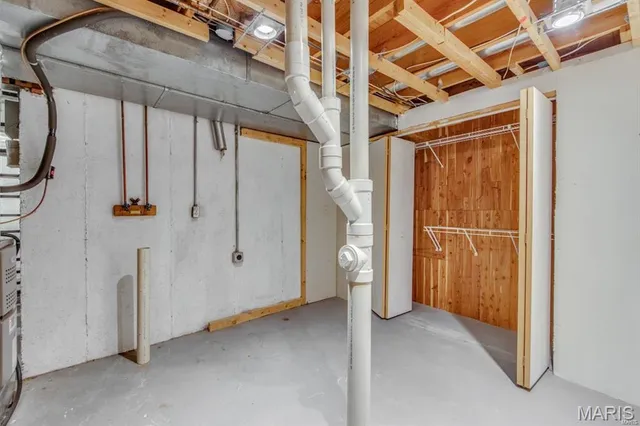 $2,300 | 408 Arbor Spring Drive, Ballwin, MO 63021