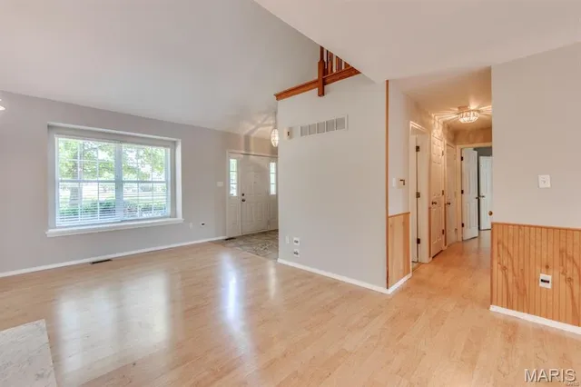 $2,300 | 408 Arbor Spring Drive, Ballwin, MO 63021