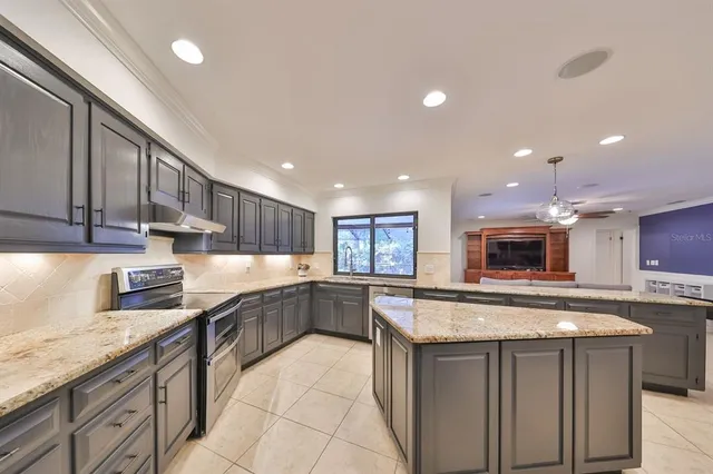 $3,999 | 817 Bannockburn Avenue, Temple Terrace, FL 33617