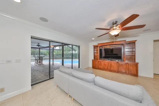 $3,999 | 817 Bannockburn Avenue, Temple Terrace, FL 33617