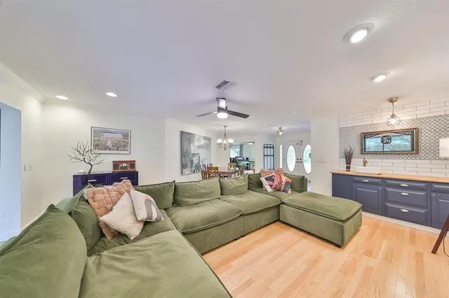 $3,999 | 817 Bannockburn Avenue, Temple Terrace, FL 33617