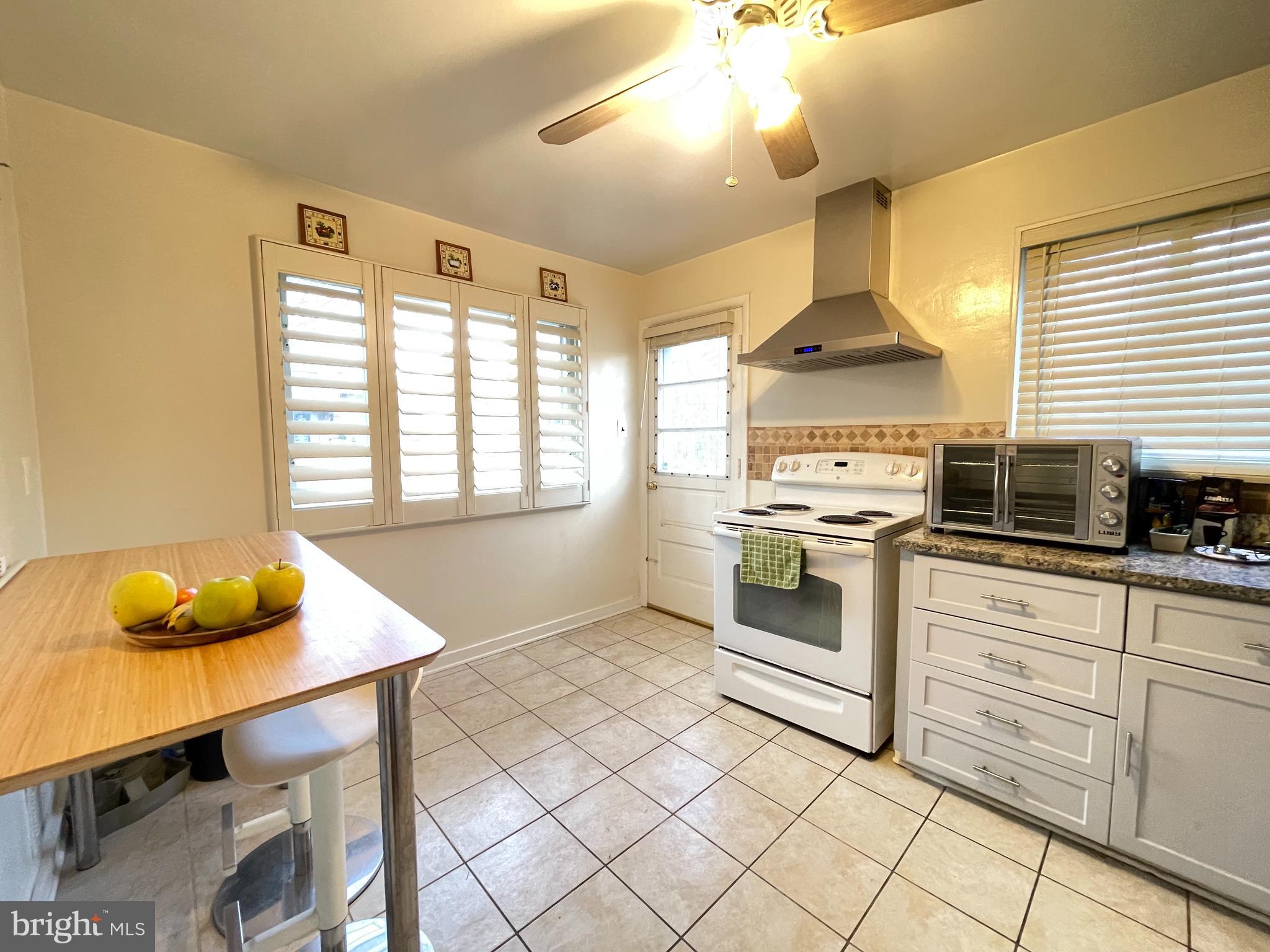 2211 Mark Court Silver Spring, MD 20910 - Photo 3 of 8 Gallery Image 3