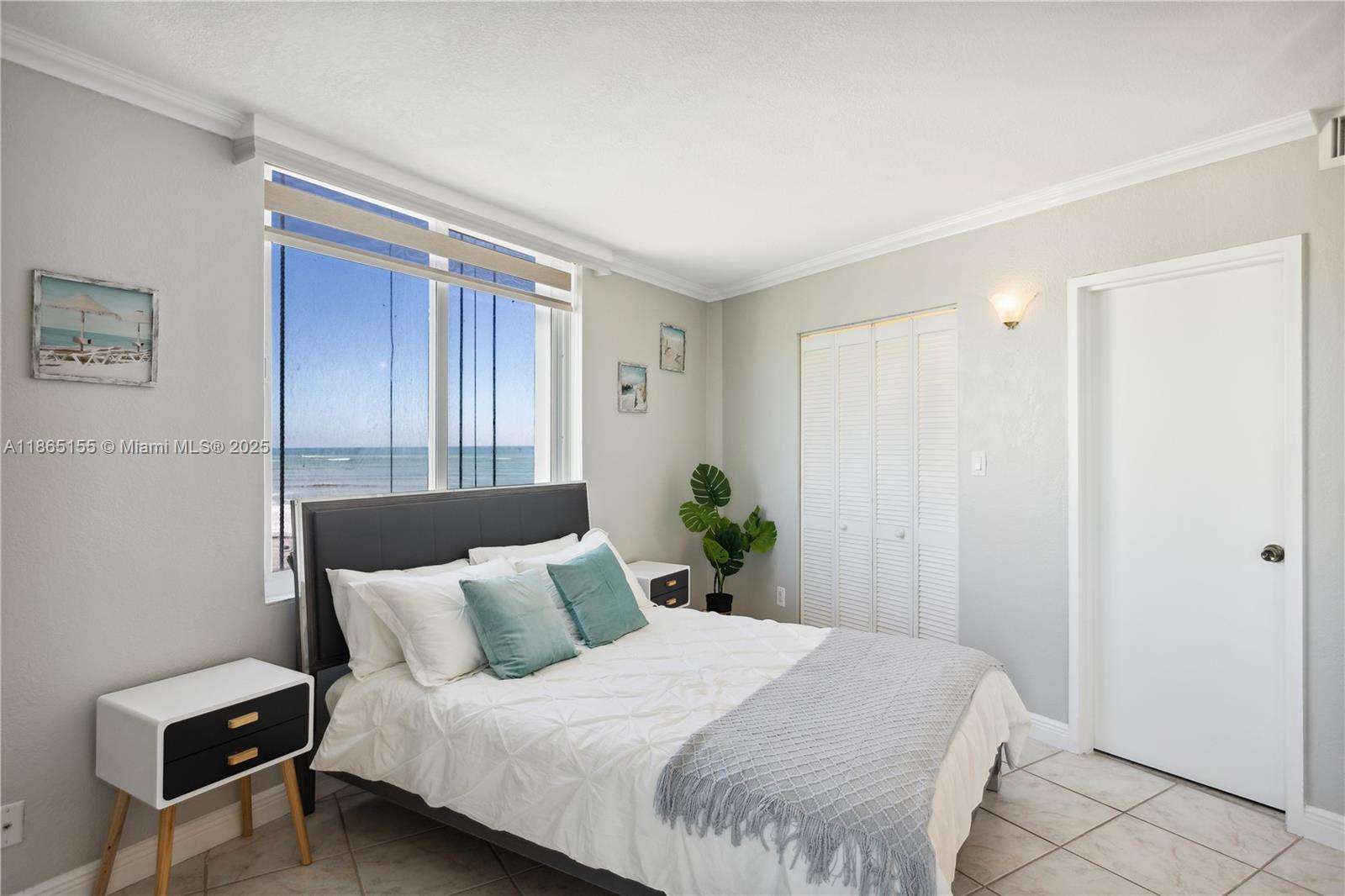 5401 Collins Avenue, Unit 1020 Miami Beach, FL 33140 - Photo 12 of 58