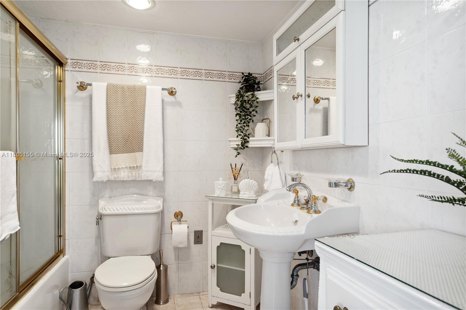 5401 Collins Avenue, Unit 1020 Miami Beach, FL 33140 - Photo 13 of 58