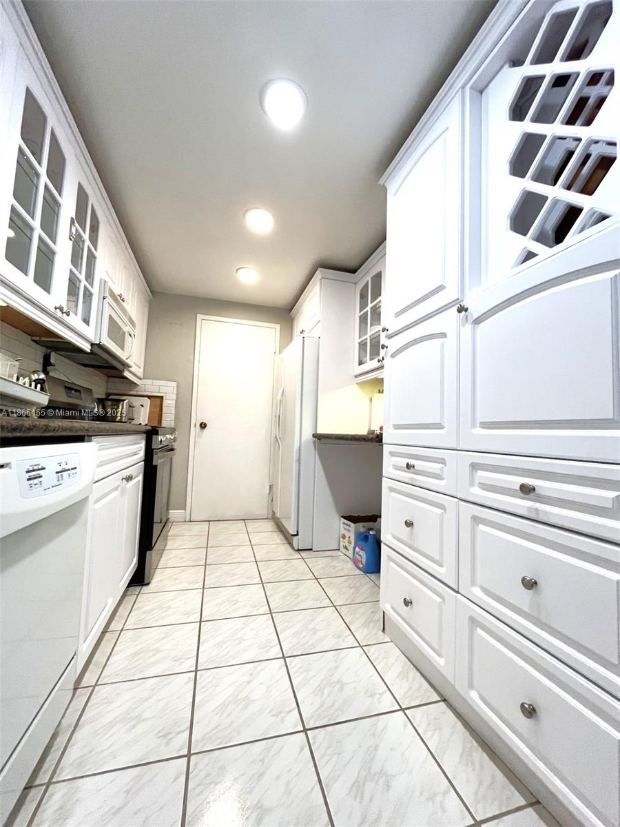 5401 Collins Avenue, Unit 1020 Miami Beach, FL 33140 - Photo 20 of 58