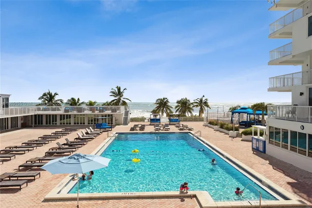 $4,000 | 5401 Collins Avenue, Unit 1020, Miami Beach, FL 33140