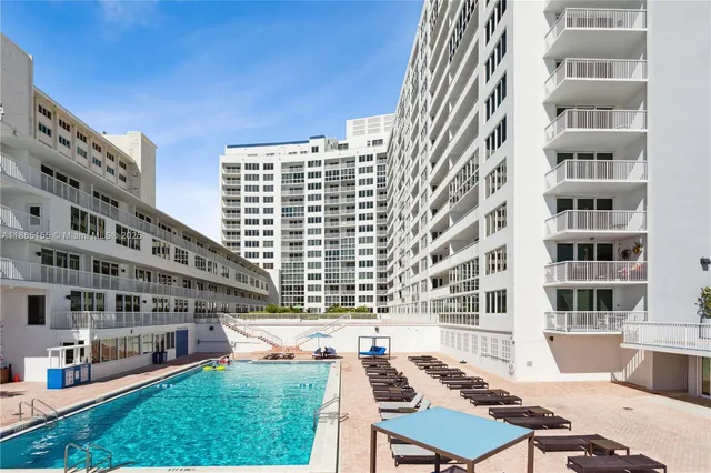 $4,000 | 5401 Collins Avenue, Unit 1020, Miami Beach, FL 33140