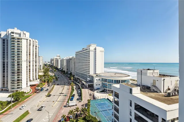 $4,000 | 5401 Collins Avenue, Unit 1020, Miami Beach, FL 33140