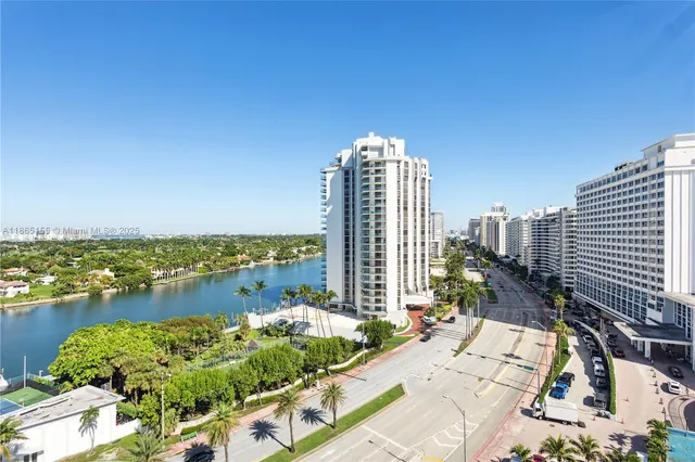 $4,000 | 5401 Collins Avenue, Unit 1020, Miami Beach, FL 33140