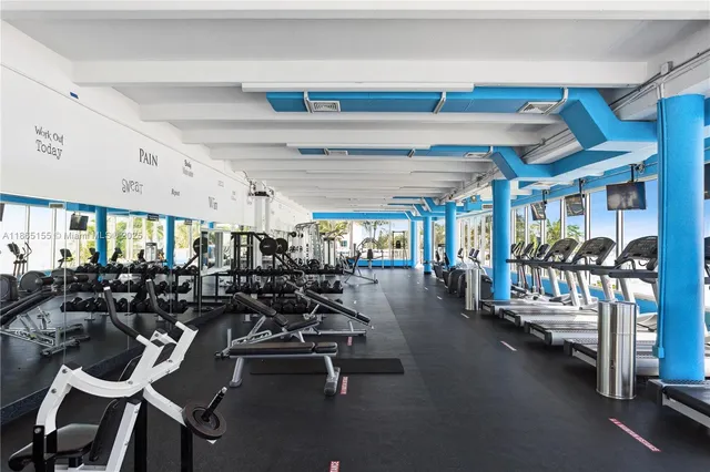 $4,000 | 5401 Collins Avenue, Unit 1020, Miami Beach, FL 33140