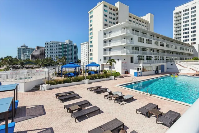 $4,000 | 5401 Collins Avenue, Unit 1020, Miami Beach, FL 33140