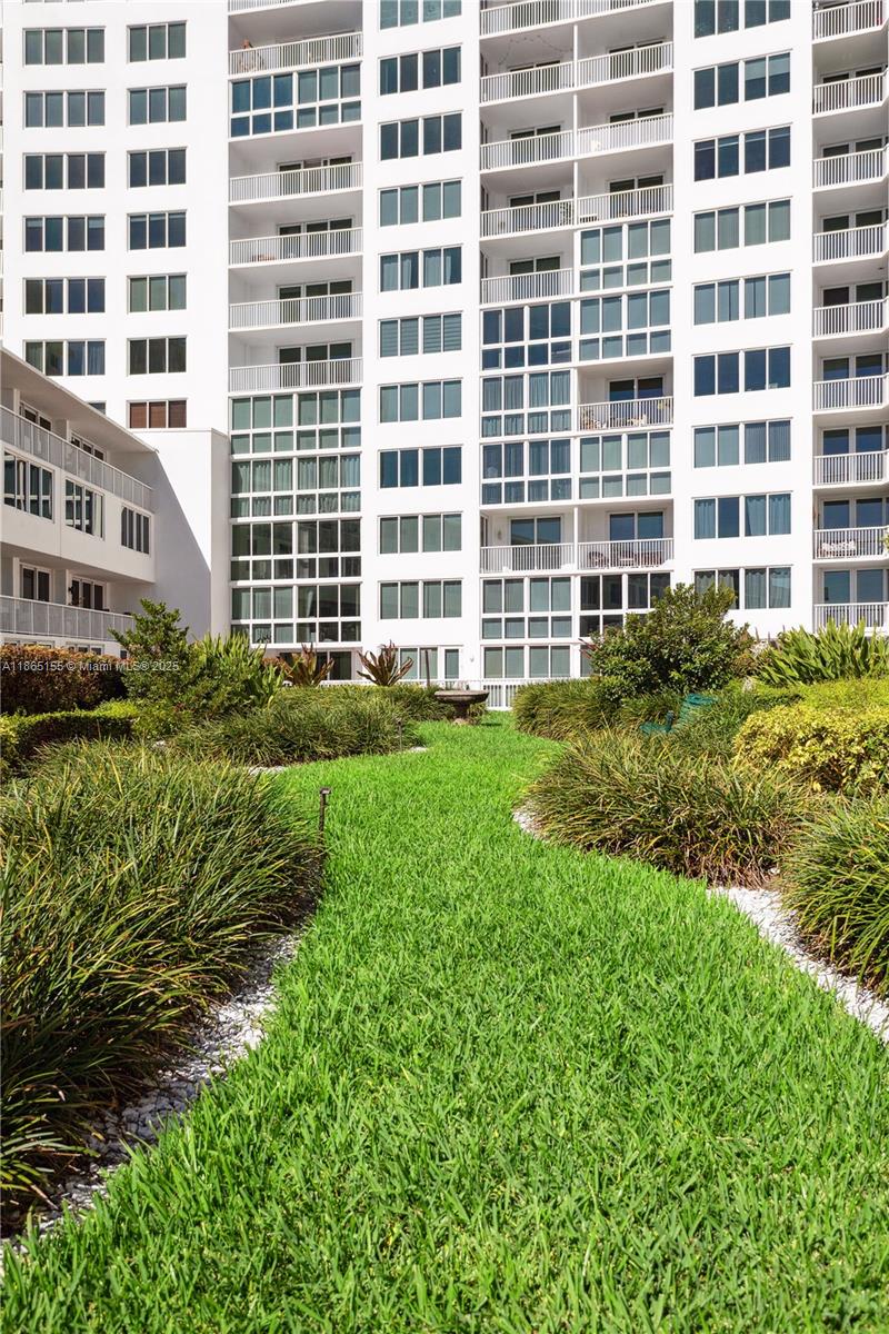 5401 Collins Avenue, Unit 1020 Miami Beach, FL 33140 - Photo 34 of 58