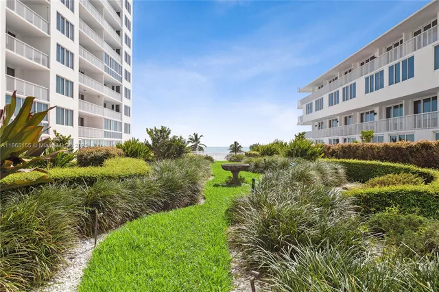 $4,000 | 5401 Collins Avenue, Unit 1020, Miami Beach, FL 33140