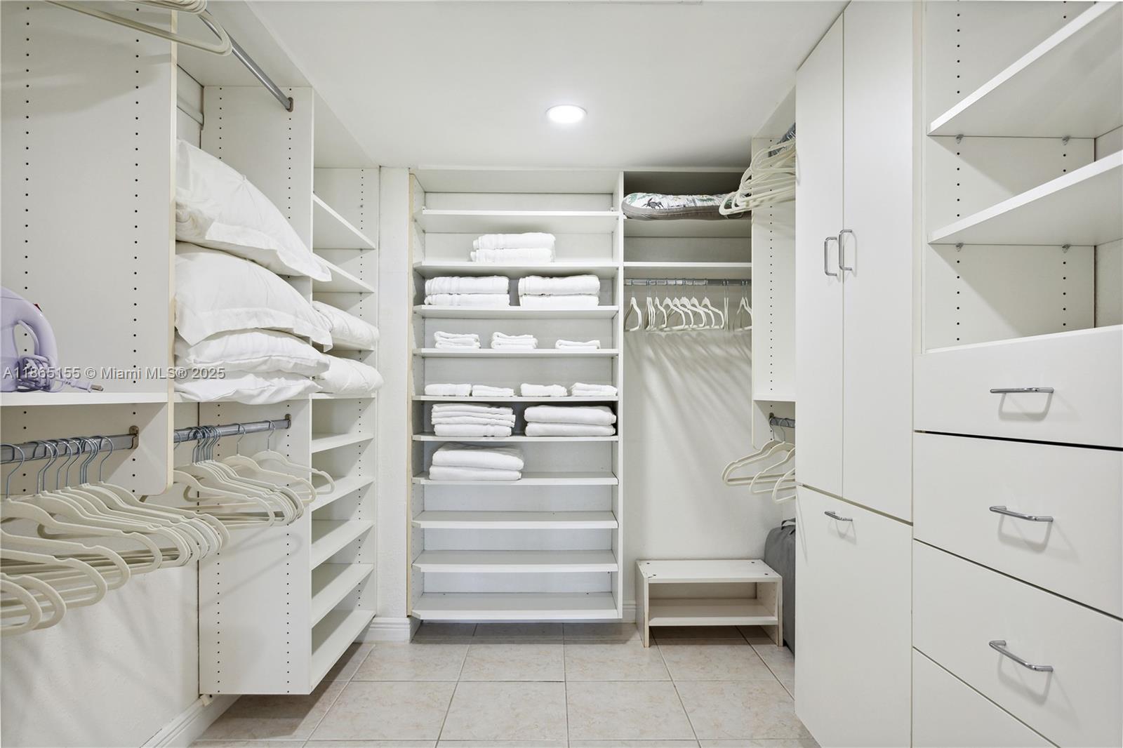 5401 Collins Avenue, Unit 1020 Miami Beach, FL 33140 - Photo 10 of 58