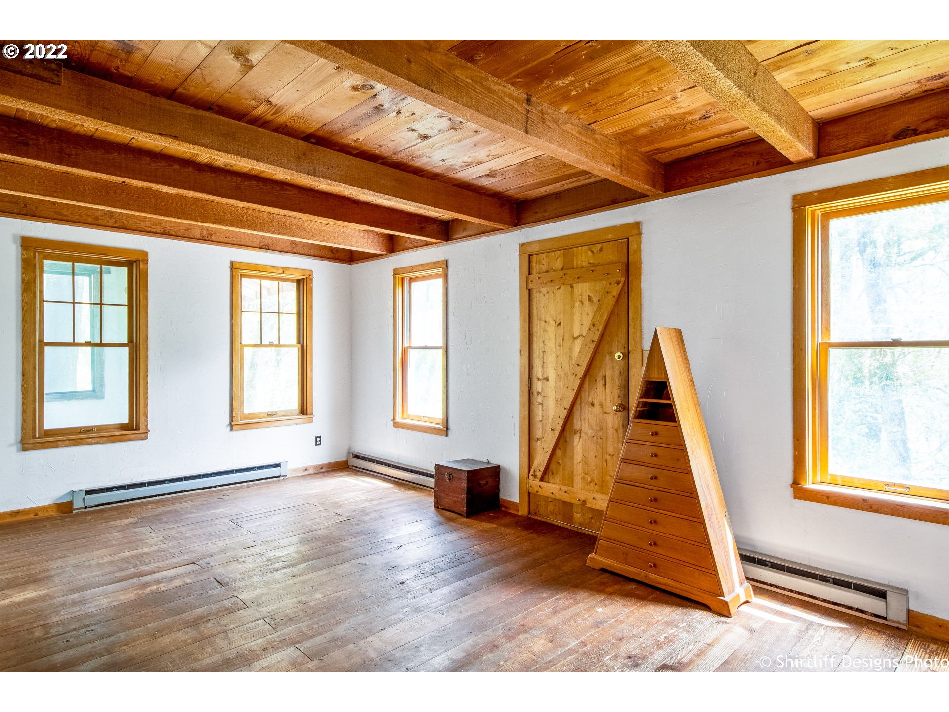 31872 Fox Hollow Road Eugene, OR 97405 - Photo 29 of 32 a view of an empty room with wooden floor and windows
