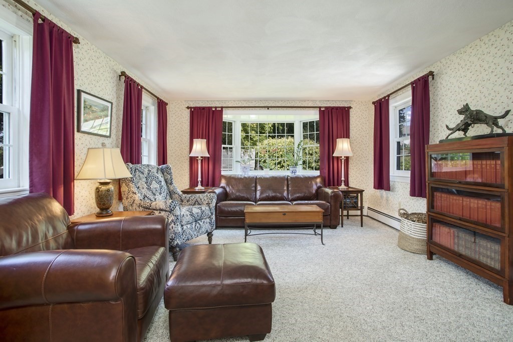 10 Surrey Road Salem, MA 01970 - Photo 9 of 32 Gallery Image 9