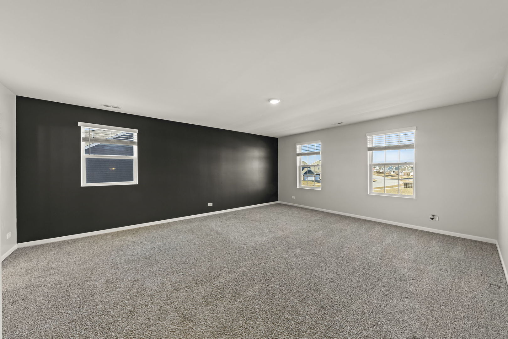 934 Redcliff Road New Lenox, IL 60451 - Photo 18 of 34 a view of an empty room with a window