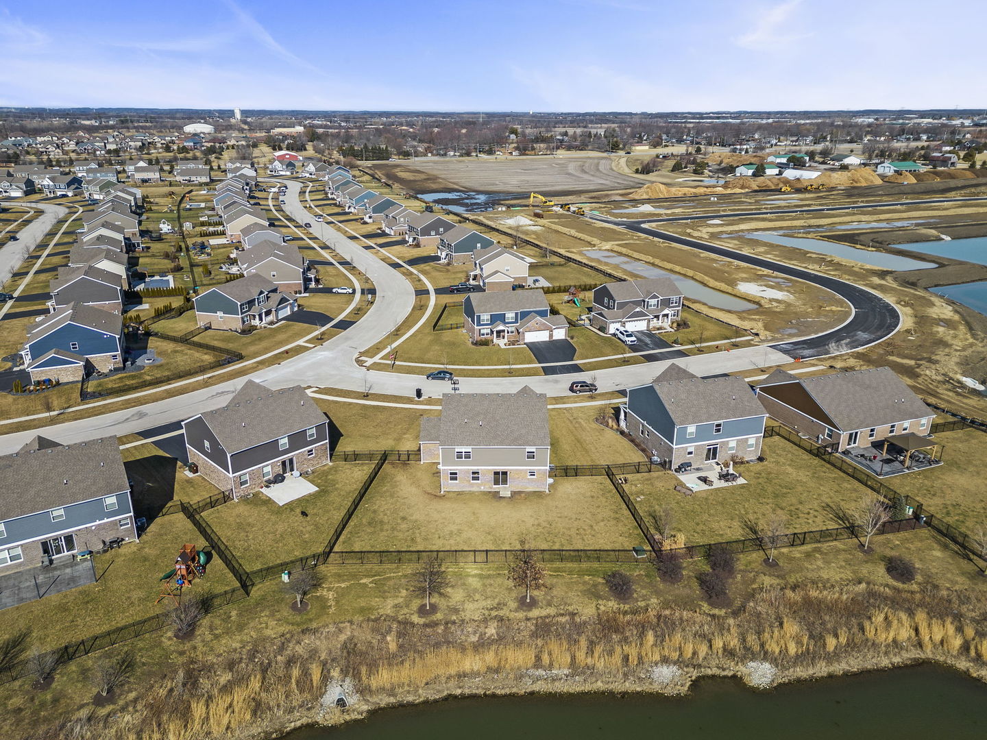 934 Redcliff Road New Lenox, IL 60451 - Photo 30 of 34 an aerial view of residential building and lake