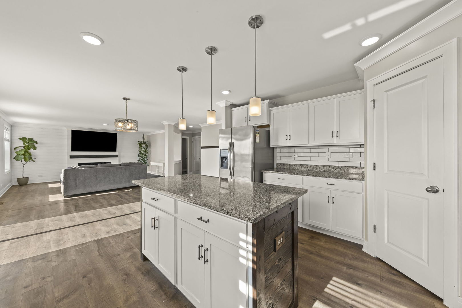 934 Redcliff Road New Lenox, IL 60451 - Photo 8 of 34 a kitchen with stainless steel appliances kitchen island granite countertop a sink a stove and a wooden floors