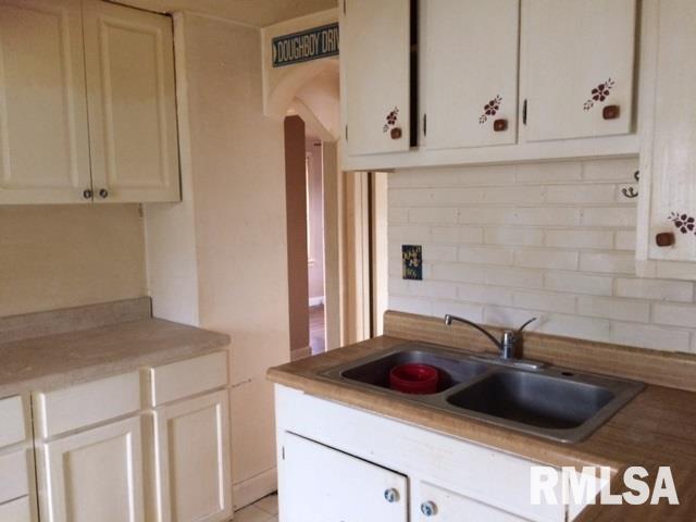 916 3rd Street Colona, IL 61241 - Photo 5 of 12 Gallery Image 5