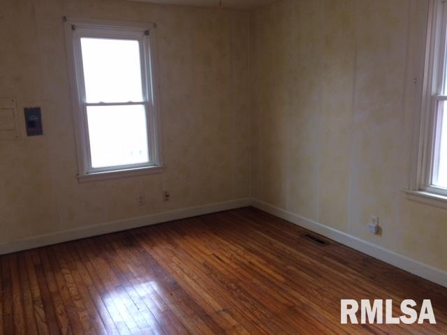 916 3rd Street Colona, IL 61241 - Photo 8 of 12 Gallery Image 8