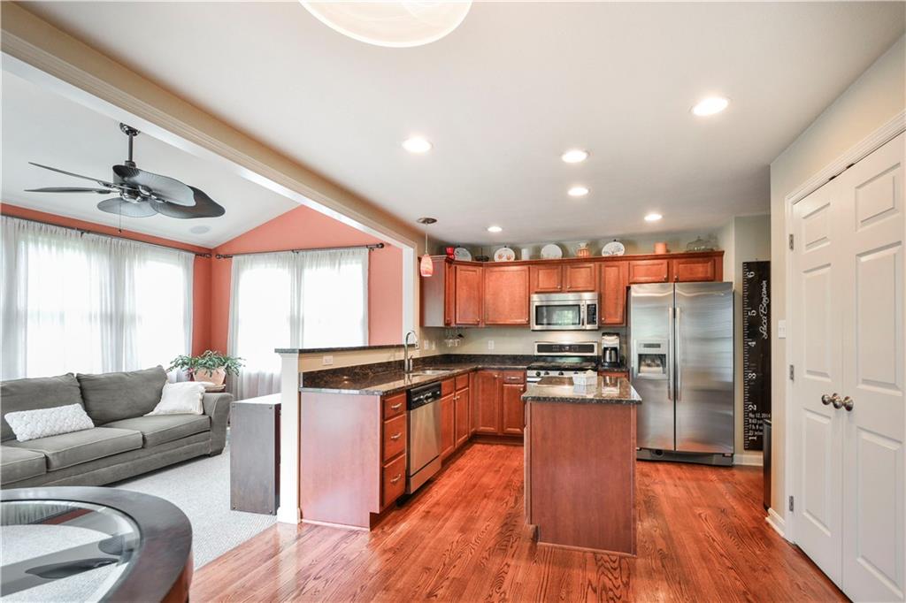 7002 Pin Oak Court McKees Rocks, PA 15136 - Photo 8 of 23