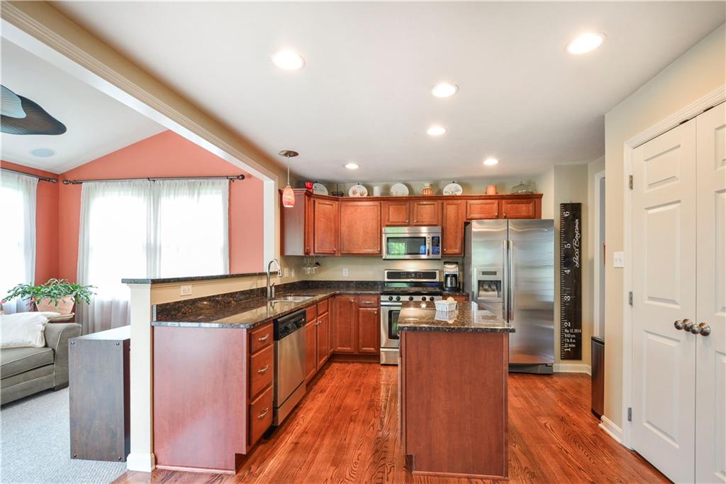 7002 Pin Oak Court McKees Rocks, PA 15136 - Photo 9 of 23
