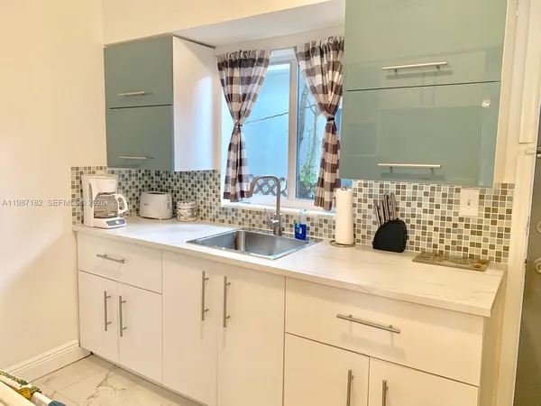 $1,250,000 | 2 Northeast 45th Street, Miami, FL 33137