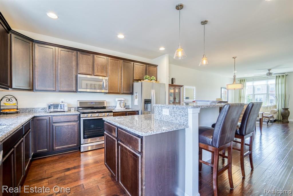 313 Glenhurst Boulevard Rochester Hills, MI 48307 - Photo 9 of 31