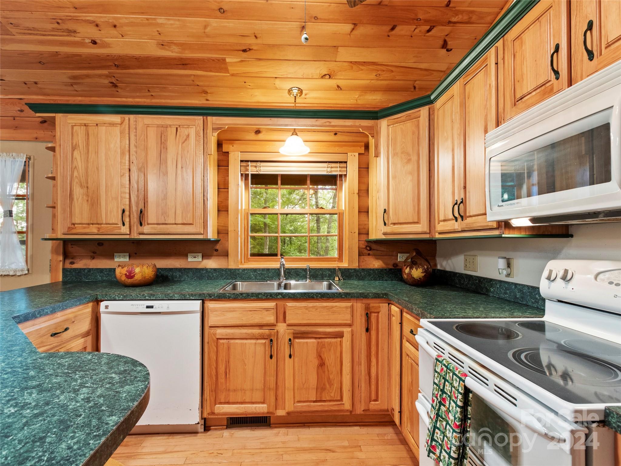 1005 Pine Tree Road Spruce Pine, NC 28777 - Photo 11 of 48 Gallery Image 11