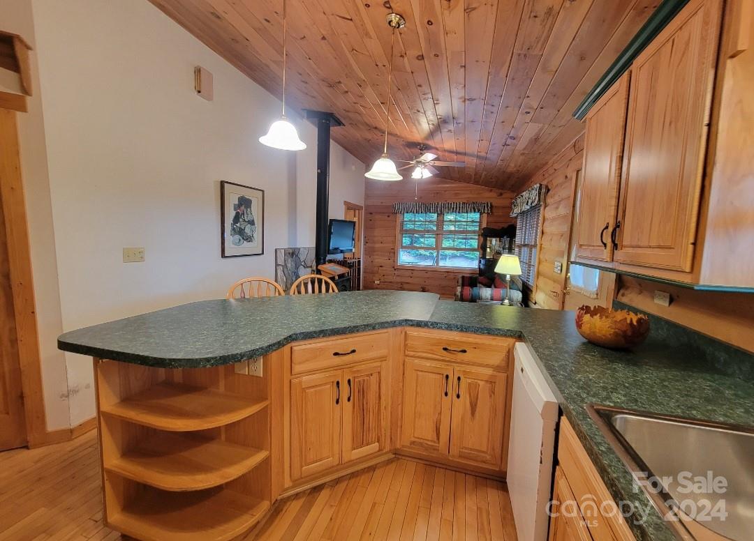 1005 Pine Tree Road Spruce Pine, NC 28777 - Photo 12 of 48 Gallery Image 12