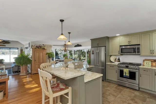 $2,225,000 | 163 North Shore Road, New Durham, NH 03855