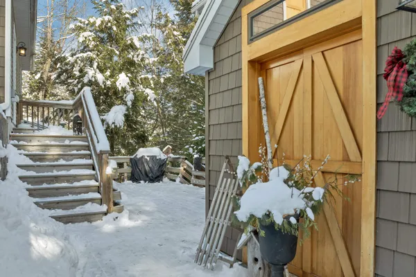 $2,100,000 | 163 North Shore Road, New Durham, NH 03855