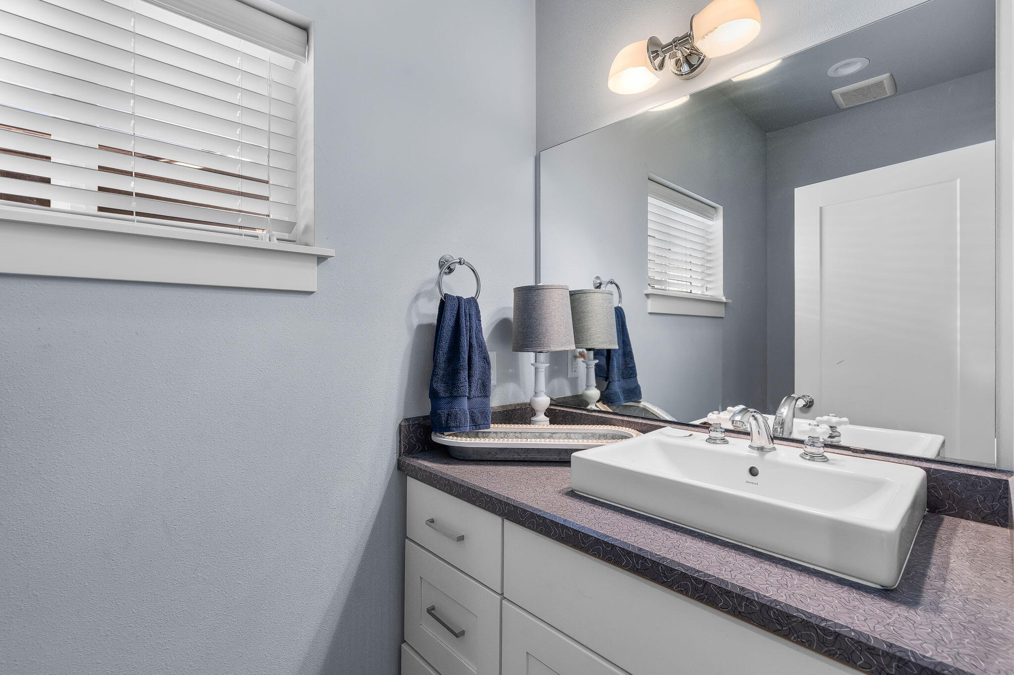 1726 Southwest 27th Street Redmond, OR 97756 - Photo 10 of 31 2026_04_09_1726_SW_27th_St_rdm-20