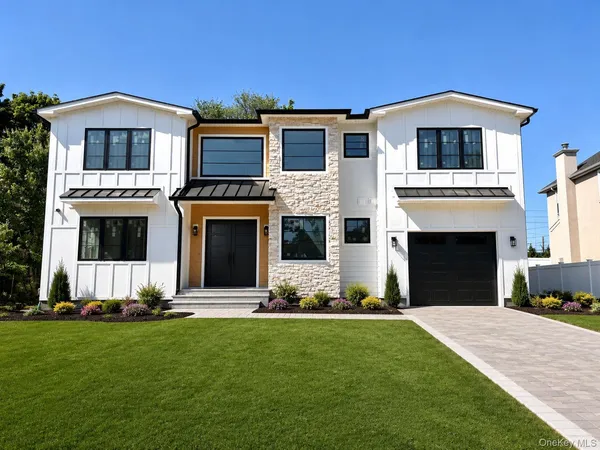 $2,890,000 | 97 North Court, Roslyn Heights, NY 11577