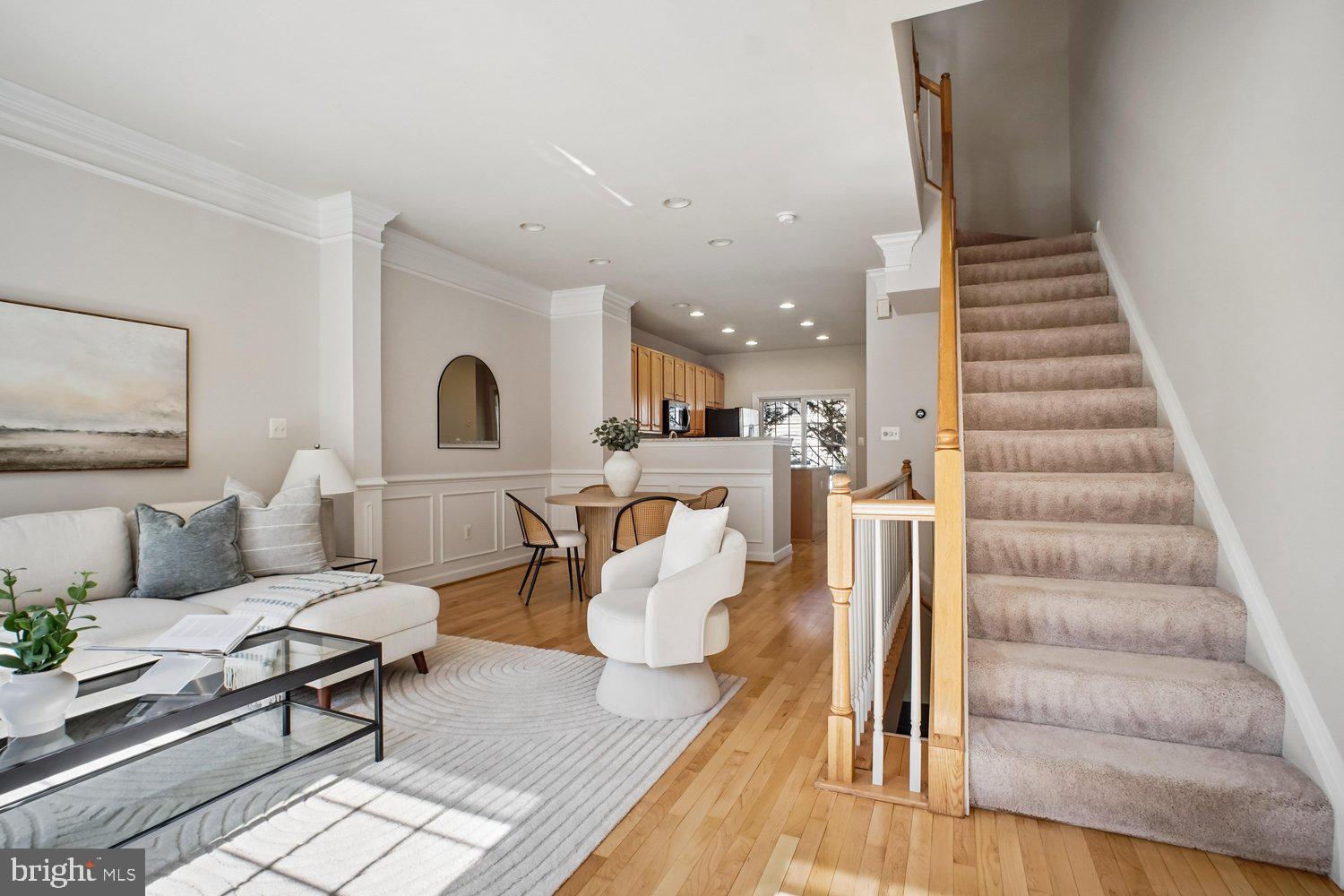 4160 Timber Log Way Fairfax, VA 22030 - Photo 4 of 39 Living Room