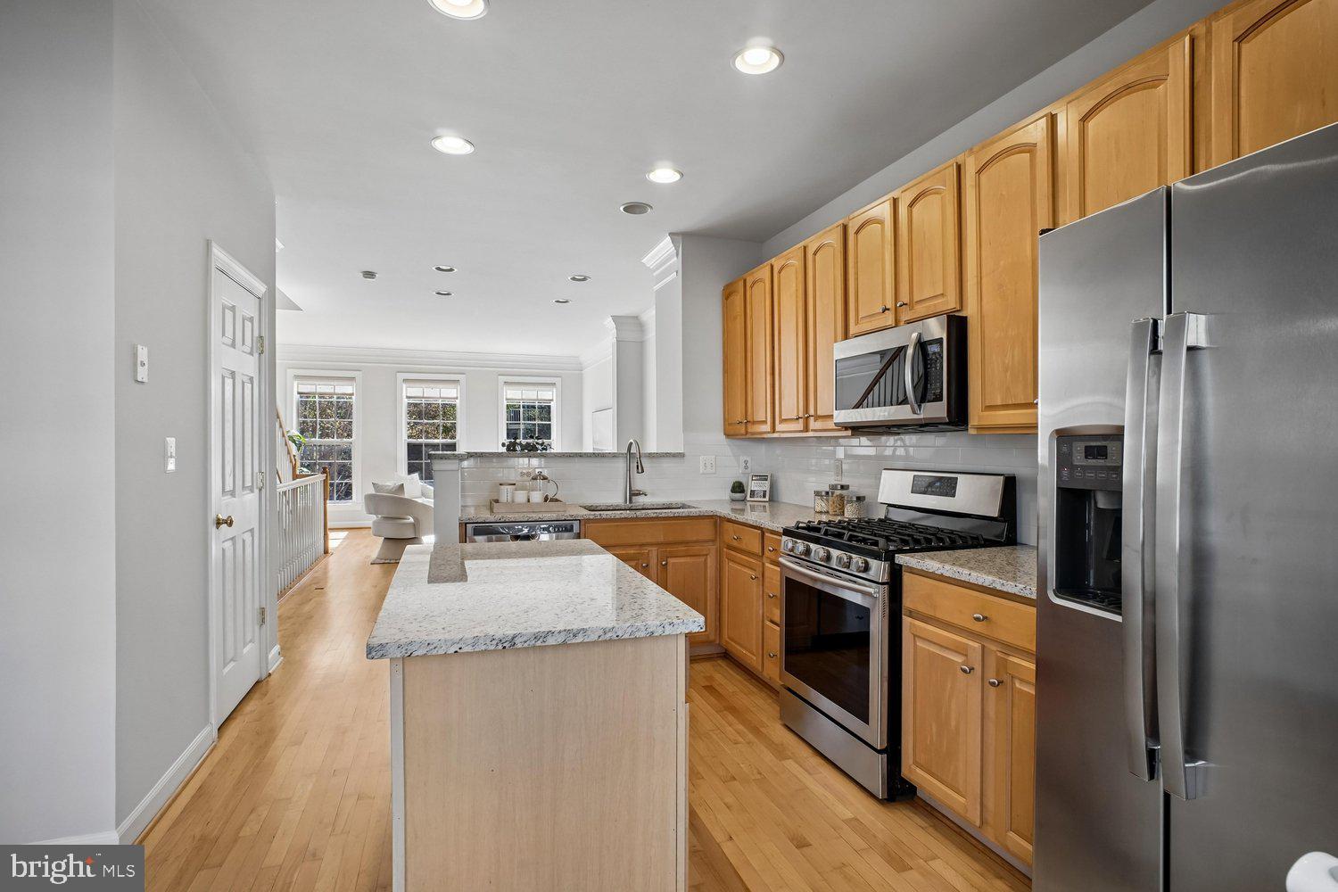 4160 Timber Log Way Fairfax, VA 22030 - Photo 8 of 39 New Counters/Backsplash/Sink/Faucter!