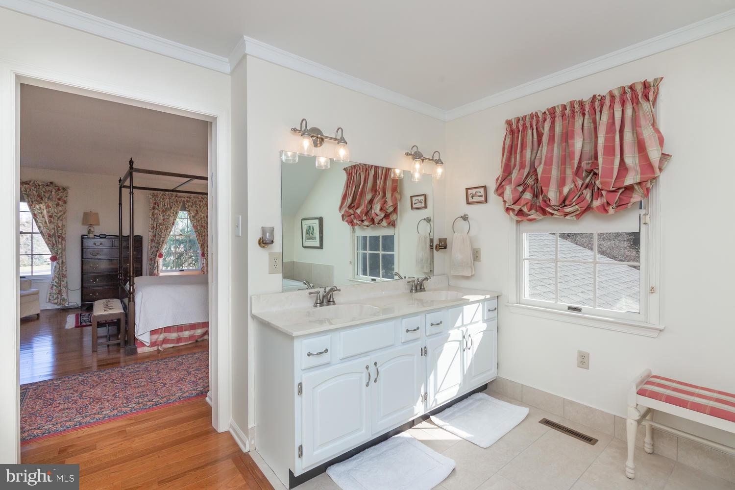 104 Spinnaker Lane Kennett Square, PA 19348 - Photo 25 of 42 Master Bathroom