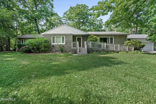 $610,000 | 39 Woodside Drive, Glenville, NY 12302