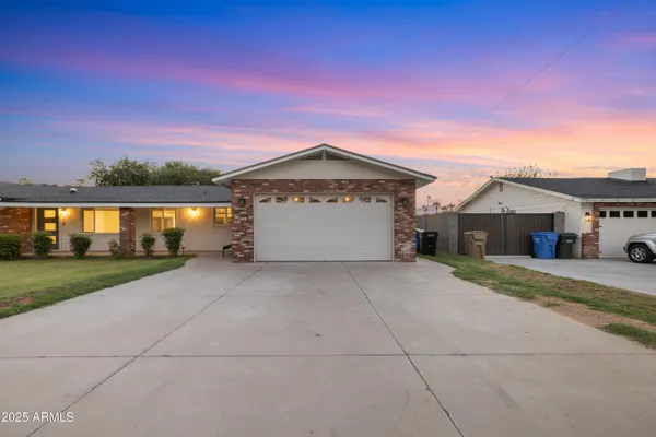 a view of house with garden