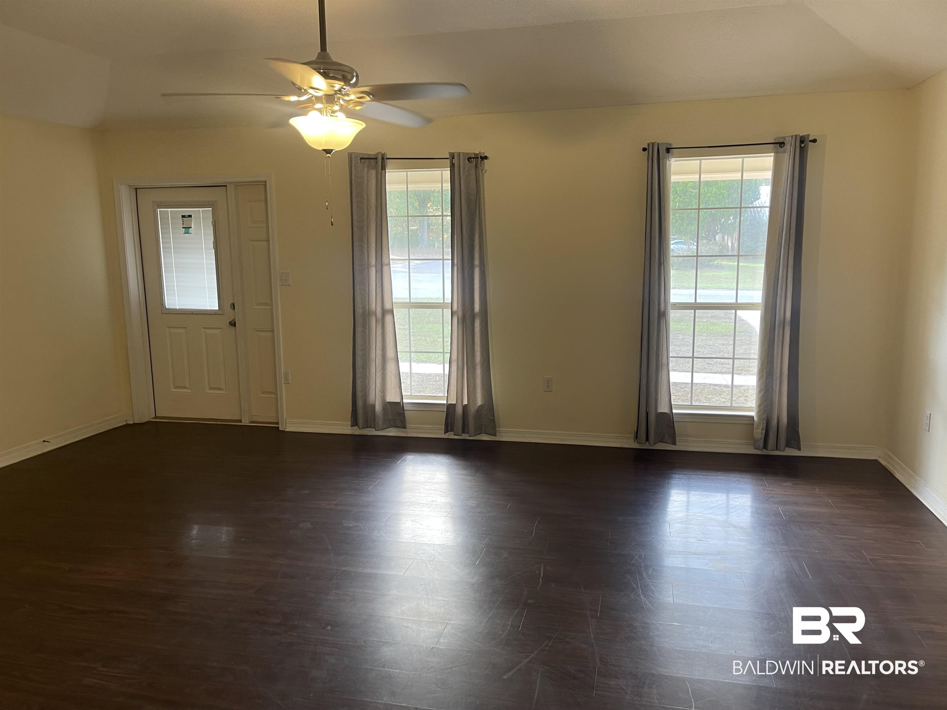 115 Myrtle Court Foley, AL 36535 - Photo 2 of 18 Living Room