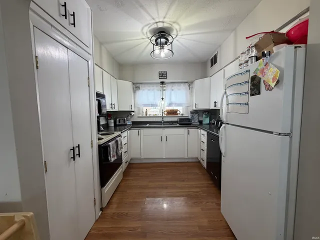 $159,900 | 329 North Main Street, Sweetser, IN 46952