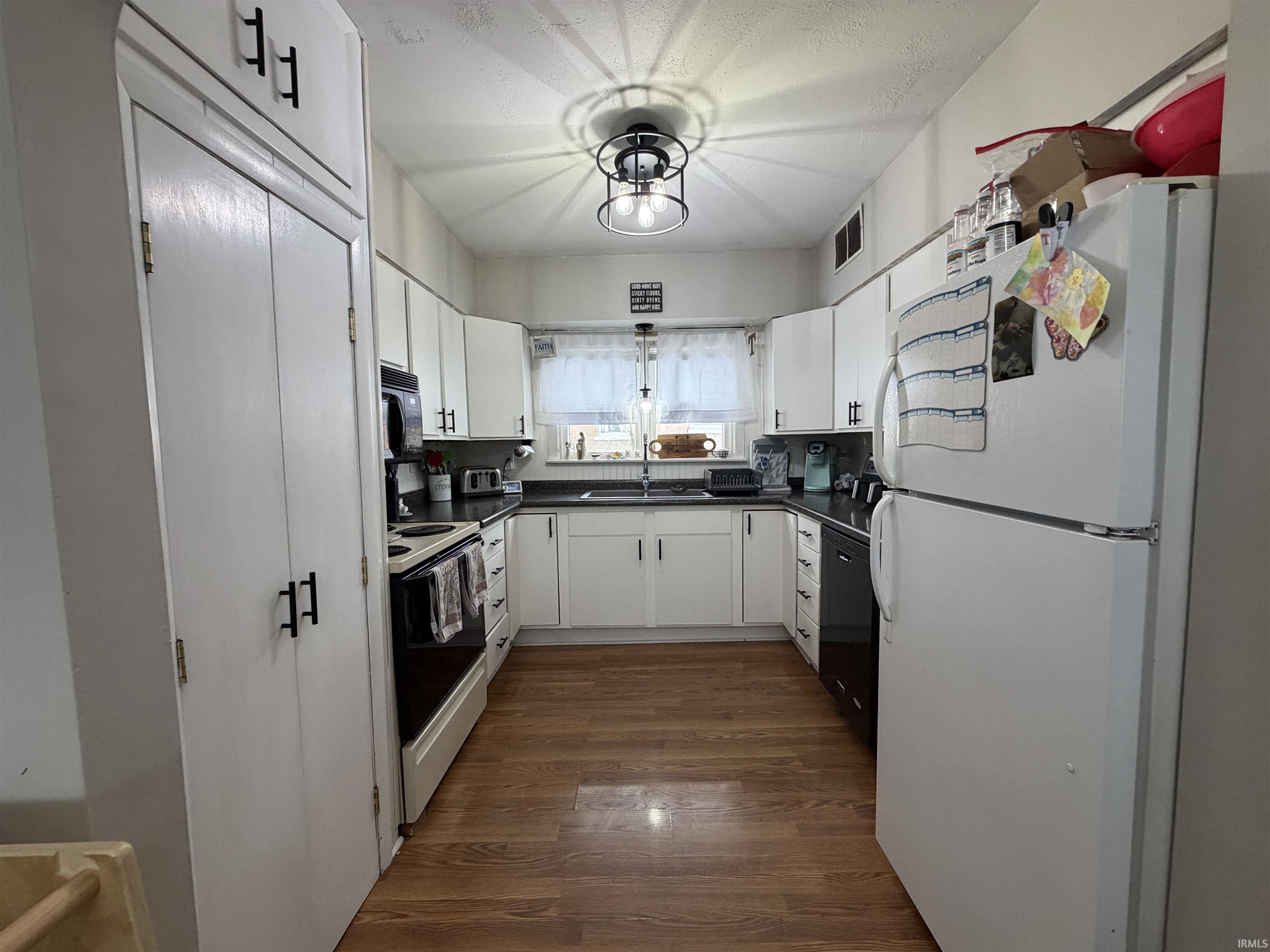 329 North Main Street Sweetser, IN 46952 - Photo 4 of 19