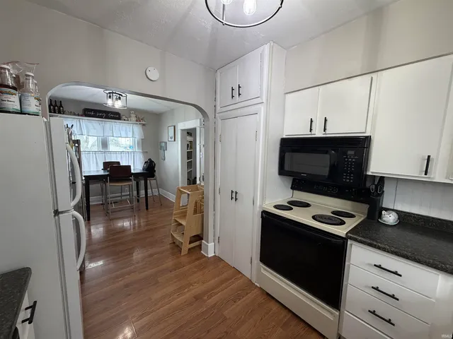 $159,900 | 329 North Main Street, Sweetser, IN 46952