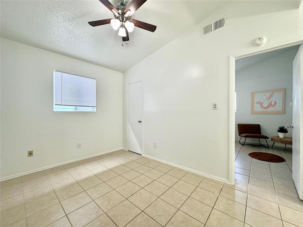 2410 Longview Street, Unit D102 Austin, TX 78705 - Photo 5 of 10