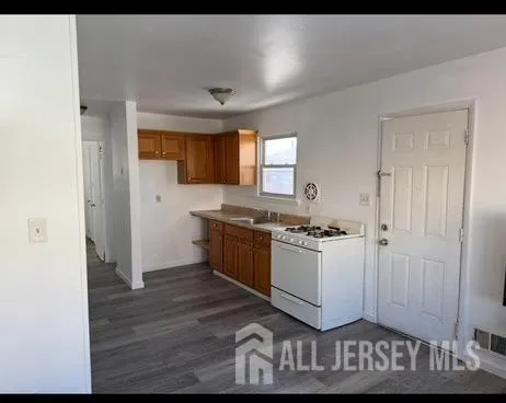 $2,000 | 389 Fayette Street, Unit 1, Perth Amboy, NJ 08861