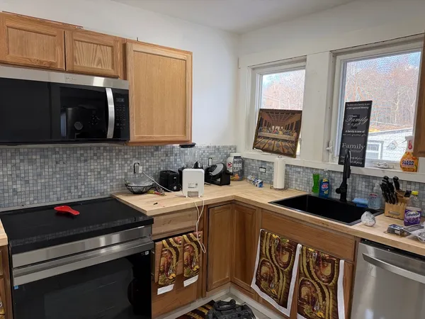 $480,000 | 52 Quincy Street, Holbrook, MA 02343