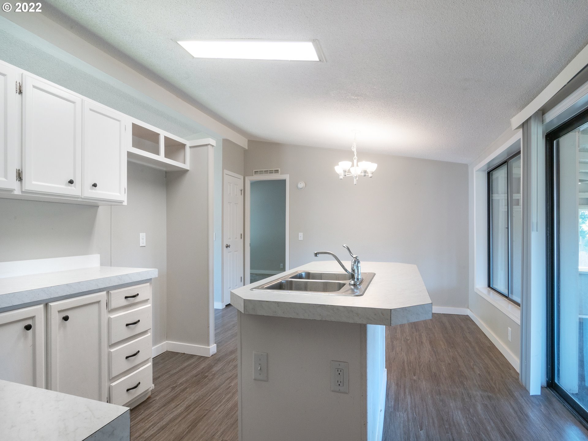 1356 South 59th Street Springfield, OR 97478 - Photo 11 of 32 Kitchen